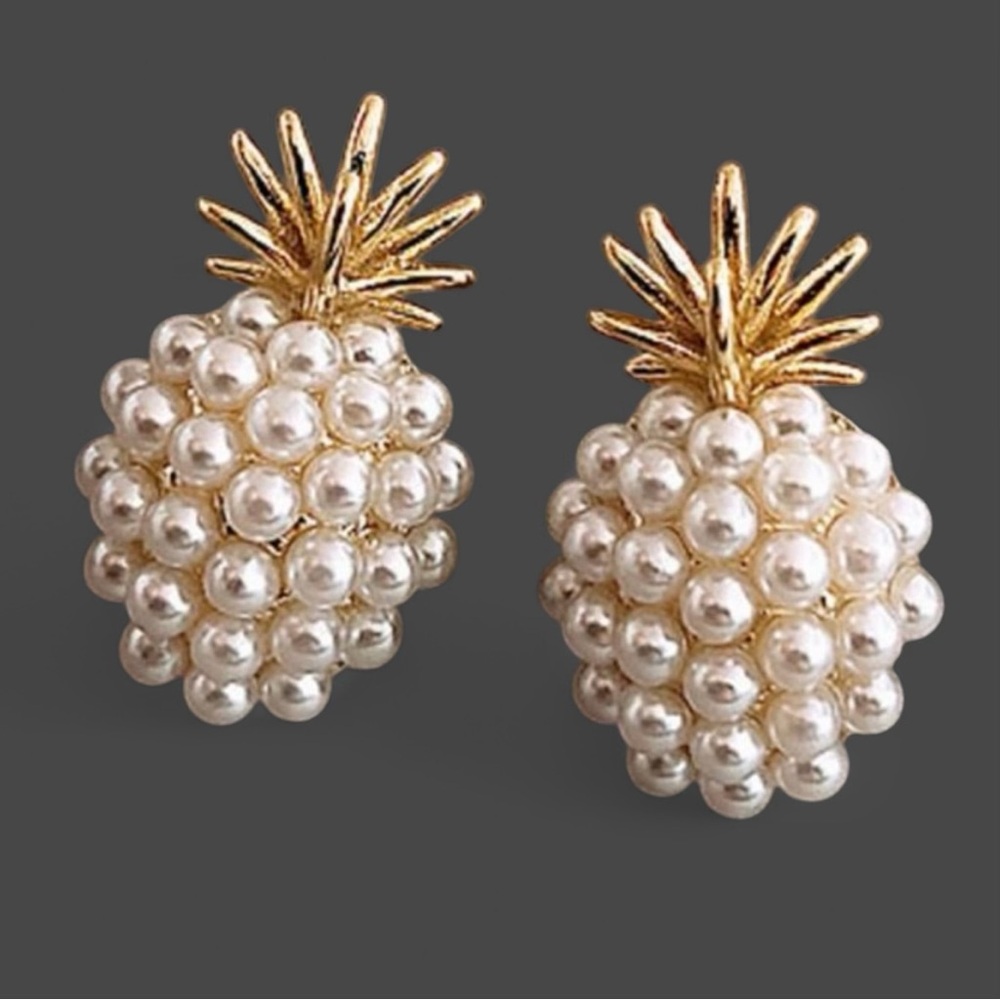 Dainty Gold Pineapple Stud Earrings with Pearl Details 🍍🍍